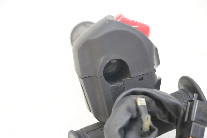 photo de COMMODO DROIT YAMAHA XMAX X-MAX ABS 125 (2017 - 2020)