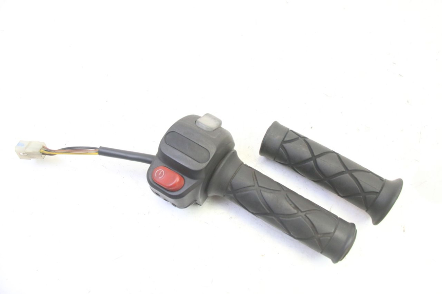 photo de COMMODO DROIT YAMAHA YP MAJESTY 125 (2007 - 2010)