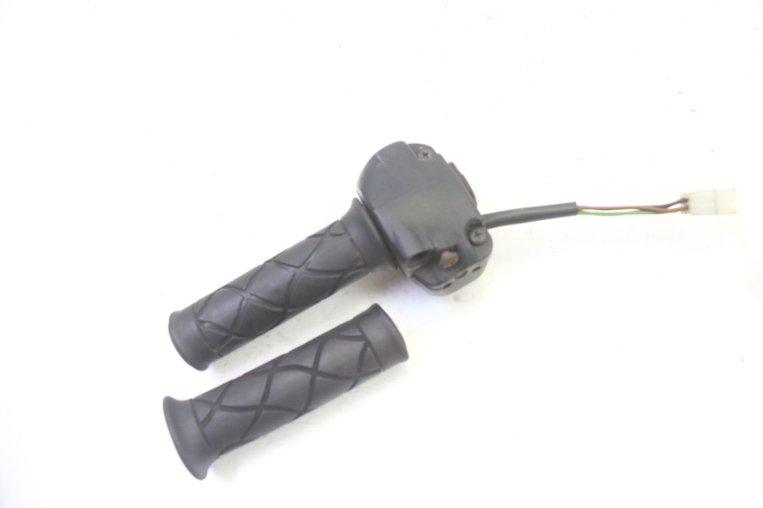 photo de COMMODO DROIT YAMAHA YP MAJESTY 125 (2007 - 2010)