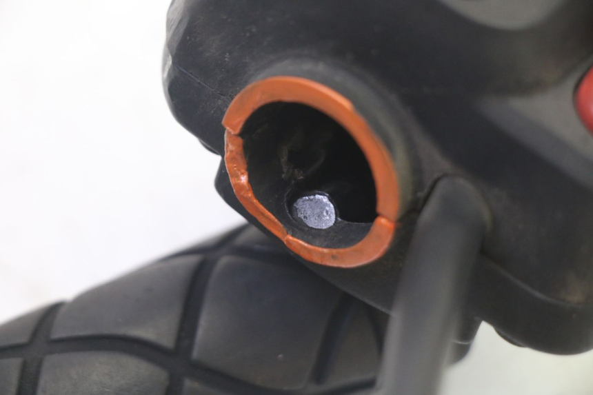 photo de COMMODO DROIT YAMAHA YP MAJESTY 125 (2007 - 2010)