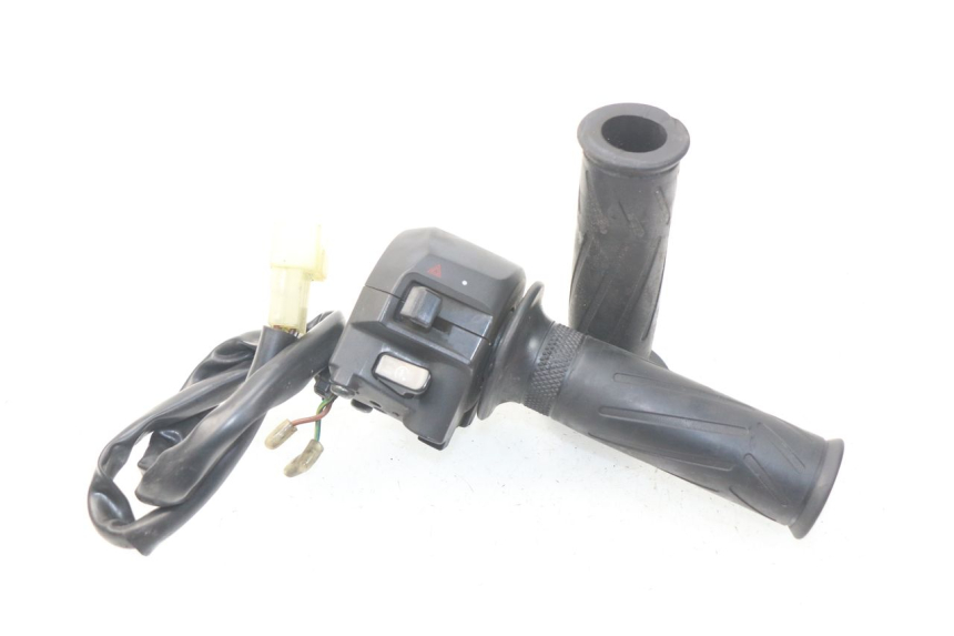 photo de COMMODO DROIT YAMAHA YP X-MAX XMAX 400 (2014 - 2017)