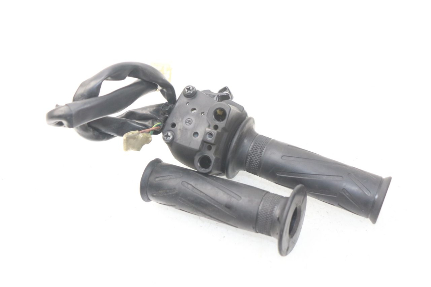 photo de COMMODO DROIT YAMAHA YP X-MAX XMAX 400 (2014 - 2017)