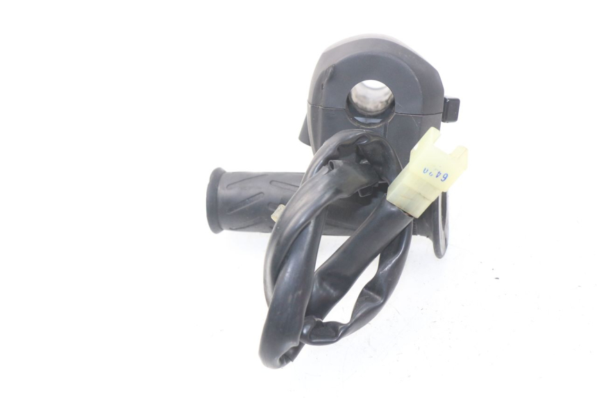 photo de COMMODO DROIT YAMAHA YP X-MAX XMAX 400 (2014 - 2017)