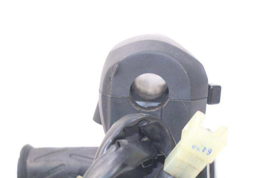 photo de COMMODO DROIT YAMAHA YP X-MAX XMAX 400 (2014 - 2017)