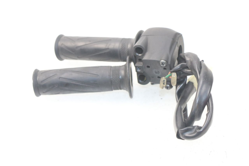 photo de COMMODO DROIT YAMAHA YP X-MAX XMAX 400 (2014 - 2017)