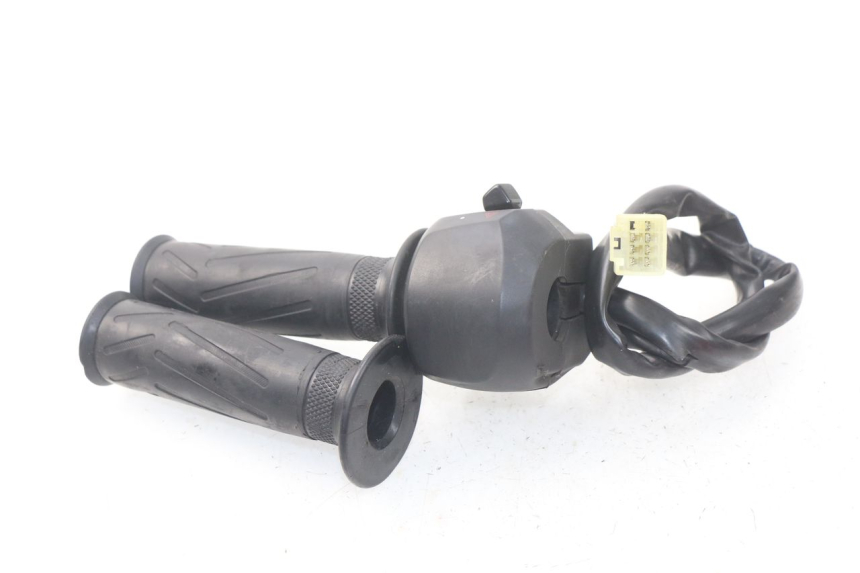 photo de COMMODO DROIT YAMAHA YP X-MAX XMAX 400 (2014 - 2017)