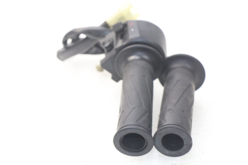 photo de COMMODO DROIT YAMAHA YP X-MAX XMAX 400 (2014 - 2017)