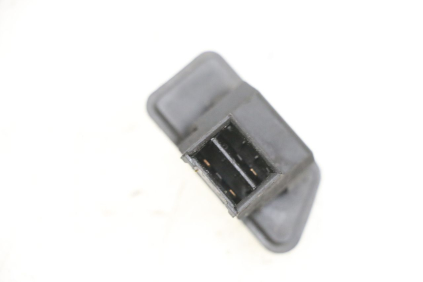 photo de COMMODO FEUX DE DETRESSE YAMAHA XMAX X-MAX 125 (2006 - 2009) - Détail de la pièce