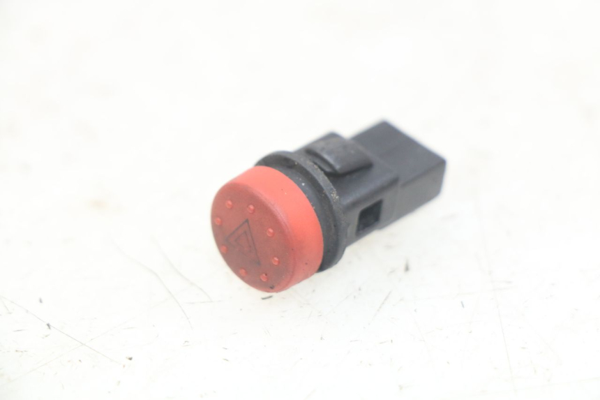 photo de COMMODO FEUX DETRESSE PIAGGIO X9 EVOLUTION 125 (2003 - 2007)