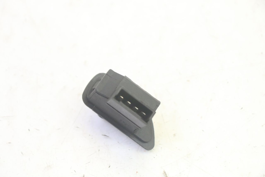 photo de COMMODO FEUX DETRESSE PIAGGIO XEVO - X EVO 125 (2007 - 2016) - Autre angle de vue