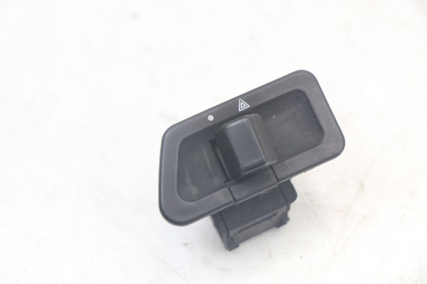 photo de COMMODO FEUX DE DETRESSE YAMAHA XMAX X-MAX 125 (2006 - 2009)