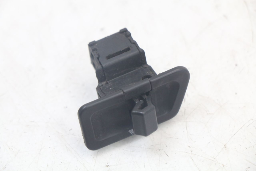 photo de COMMODO FEUX DE DETRESSE YAMAHA XMAX X-MAX 125 (2006 - 2009)