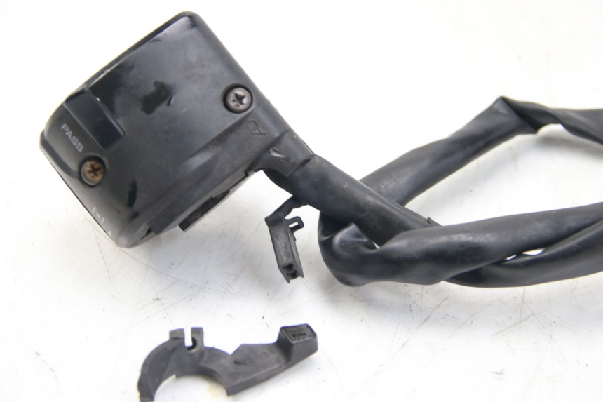 photo de COMMODO GAUCHE YAMAHA FZS FAZER 600 (2001 - 2003)