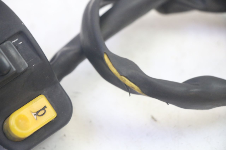 photo de COMMODO GAUCHE PEUGEOT KISBEE 4T 50 (2010 - 2017) - Zoom état d’usage