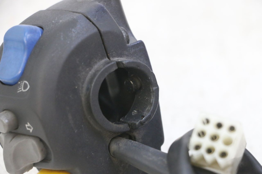 photo de COMMODO GAUCHE PEUGEOT SPEEDFIGHT 2 LC 50 (2000 - 2009)