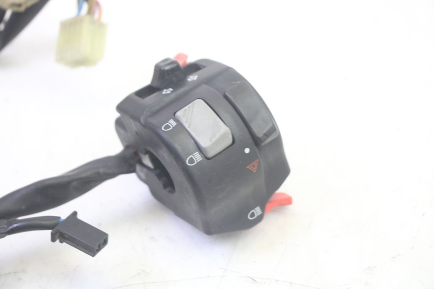 photo de COMMODO GAUCHE YAMAHA TDM ABS 900 (2002 - 2014) - Gros plan technique