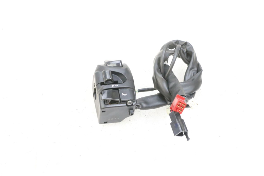 photo de COMMODO GAUCHE YAMAHA TRICITY 300 (2020 - 2024) - Gros plan technique