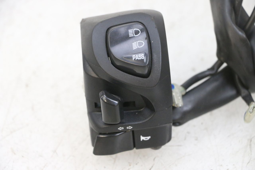 photo de COMMODO GAUCHE YAMAHA TRICITY 300 (2020 - 2024) - Pièce contrôlée