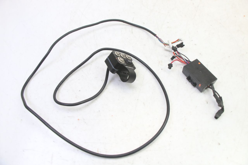 photo de COMMODO GAUCHE DUALTRON VICTOR LIMITED 1