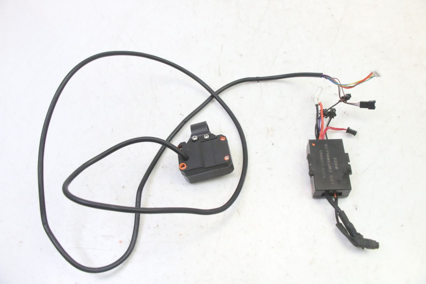 photo de COMMODO GAUCHE DUALTRON VICTOR LIMITED 1