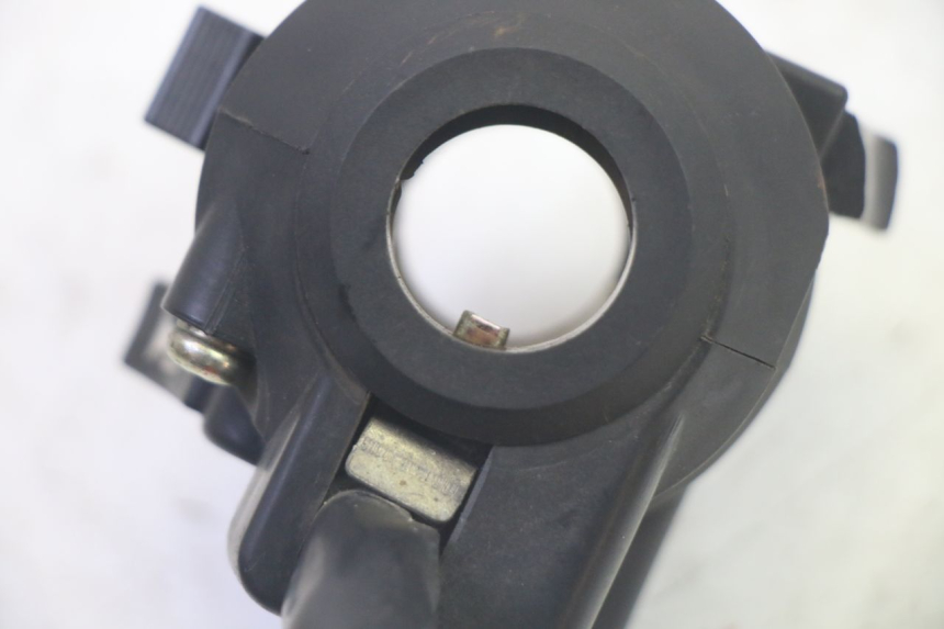 photo de COMMODO GAUCHE DAELIM VJ ROADWIN FI 125 (2008 - 2017) - Points de fixation