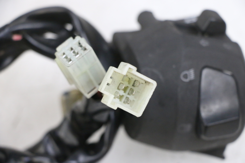 photo de COMMODO GAUCHE YAMAHA X-MAX XMAX 125 (2010 - 2014)