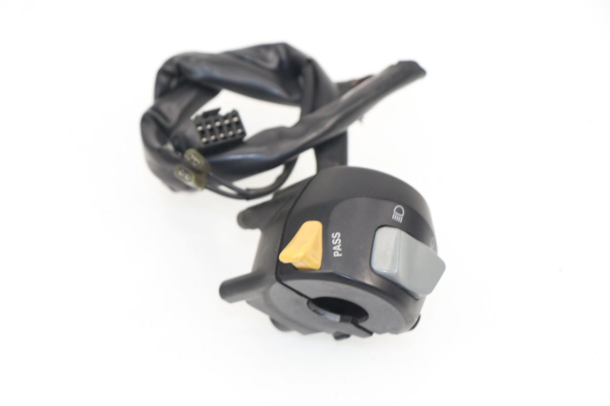 photo de COMMODO GAUCHE YAMAHA YP MAJESTY 400 (2004 - 2008)