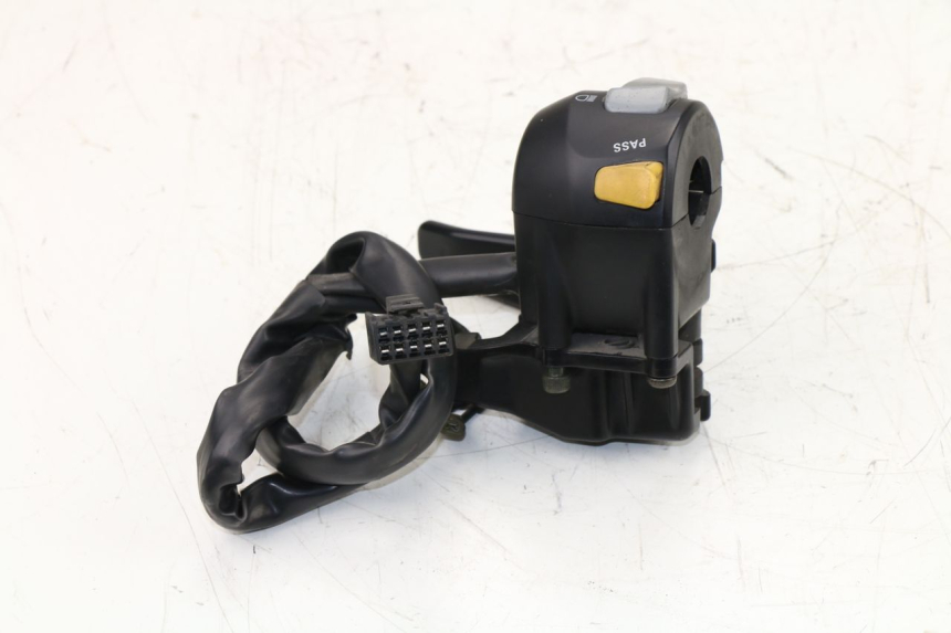 photo de COMMODO GAUCHE YAMAHA YP MAJESTY 400 (2004 - 2008) - Autre angle de vue