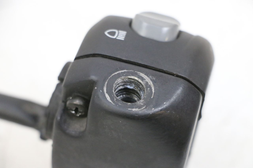 photo de COMMODO GAUCHE YAMAHA YP MAJESTY 125 (2002 - 2006) - Gros plan technique