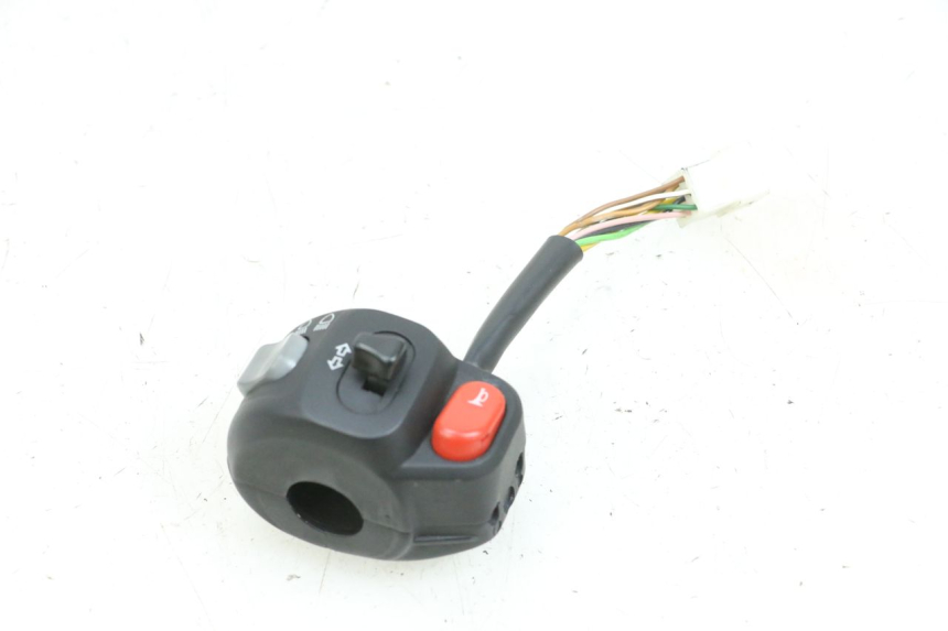 photo de COMMODO GAUCHE YAMAHA YP MAJESTY 125 (2002 - 2006) - Points de fixation