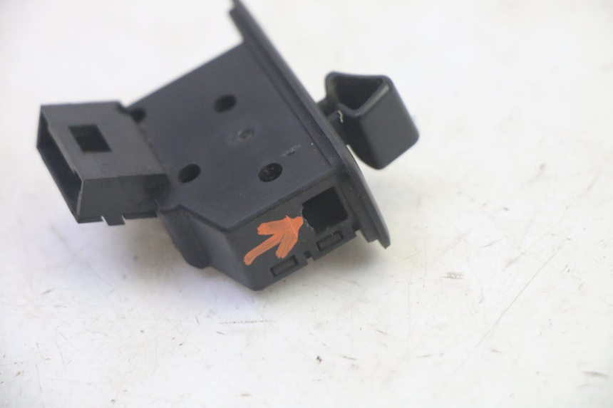 photo de COMMODO ROLL LOCK PIAGGIO MP3 HPE 350 (2018 - 2020) - Gros plan technique