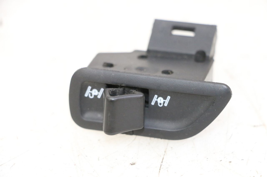 photo de COMMODO ROLL LOCK PIAGGIO MP3 500 (2014 - 2016)