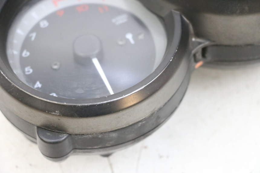 photo de COMPTEUR YAMAHA FJR ABS 1300 (2006 - 2012) - Gros plan technique