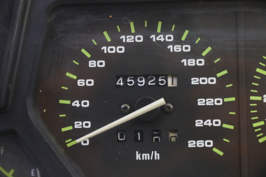 photo de COMPTEUR  KAWASAKI GPX R WARBIRD 600 (1988 - 1993) - Gros plan technique