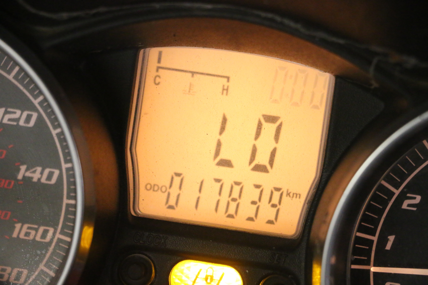 photo de COMPTEUR PIAGGIO MP3 LT 400 (2007 - 2012) - Gros plan technique