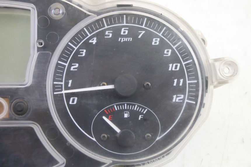 photo de COMPTEUR  PIAGGIO MP3 RL 250 (2007 - 2010) - Gros plan technique