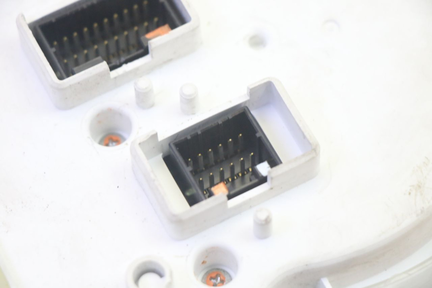 photo de COMPTEUR  PIAGGIO MP3 RL 250 (2007 - 2010) - Zoom composants