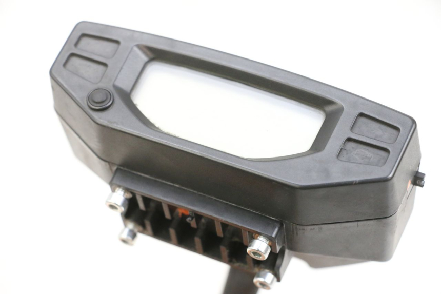 photo de COMPTEUR  PEUGEOT SPEEDFIGHT 4 4T EFI 50 (2021 - 2025) - Gros plan technique