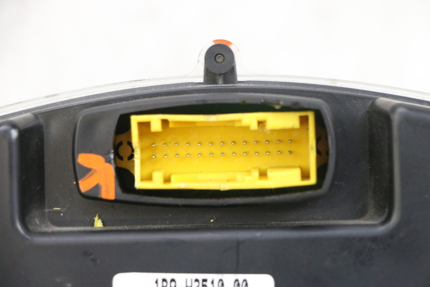 photo de COMPTEUR YAMAHA XMAX X-MAX 125 (2006 - 2009) - Vue rapprochée