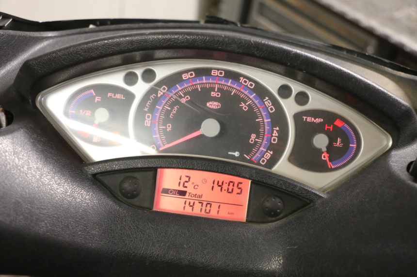 photo de COMPTEUR YAMAHA XMAX X-MAX 125 (2006 - 2009) - Zoom état d’usage