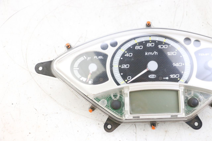 photo de COMPTEUR YAMAHA XMAX X-MAX 125 (2006 - 2009) - Zoom composants
