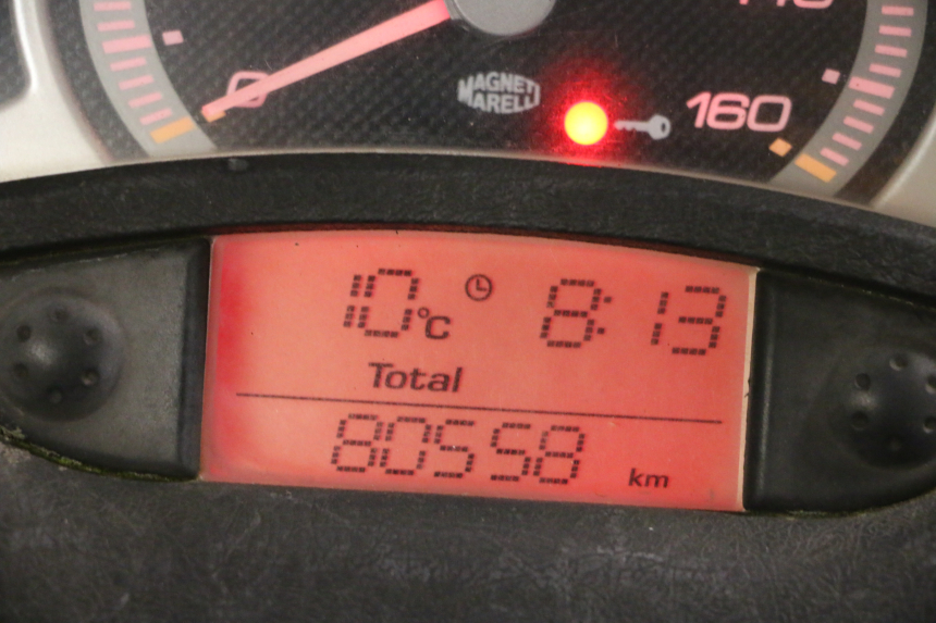 photo de COMPTEUR YAMAHA XMAX X-MAX 125 (2006 - 2009) - Gros plan technique