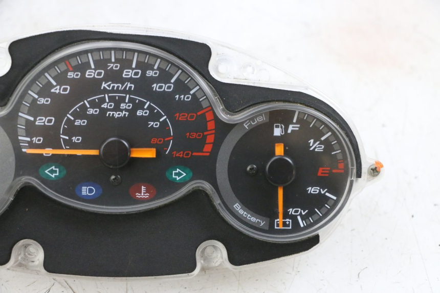 photo de COMPTEUR YAMAHA YP MAJESTY 125 (2002 - 2006) - Détails caractéristiques