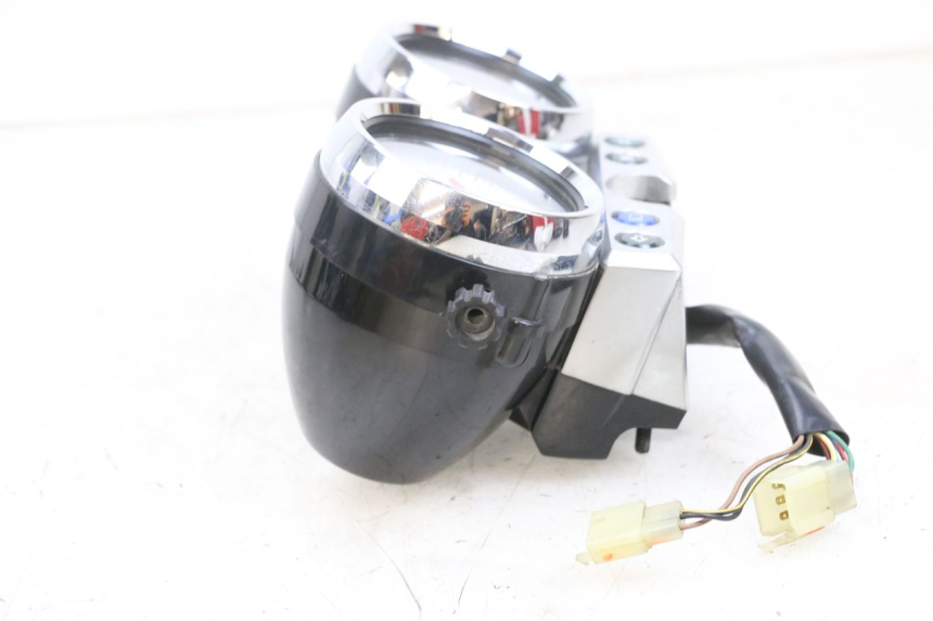 photo de COMPTEUR  KAWASAKI ZR 7 750 (1999 - 2001) - Gros plan technique