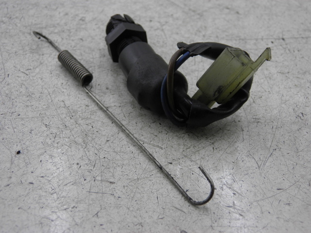 photo de CONTACTEUR FEU STOP ARRIERE KAWASAKI ZZR 600 (1995 - 2004)