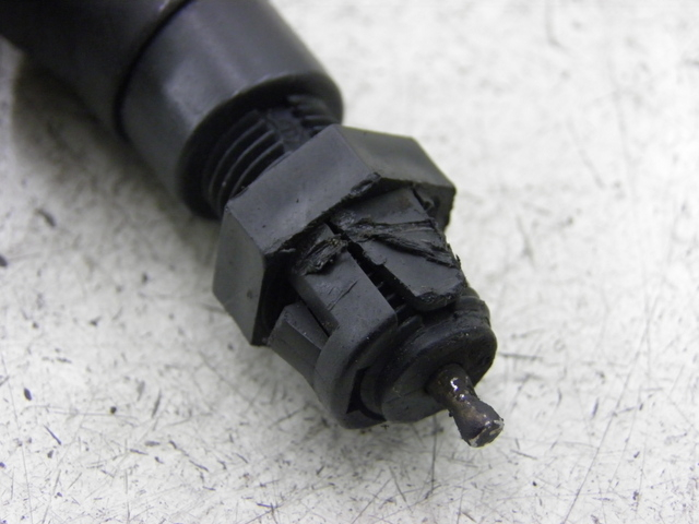 photo de CONTACTEUR FEU STOP ARRIERE KAWASAKI ZZR 600 (1995 - 2004)