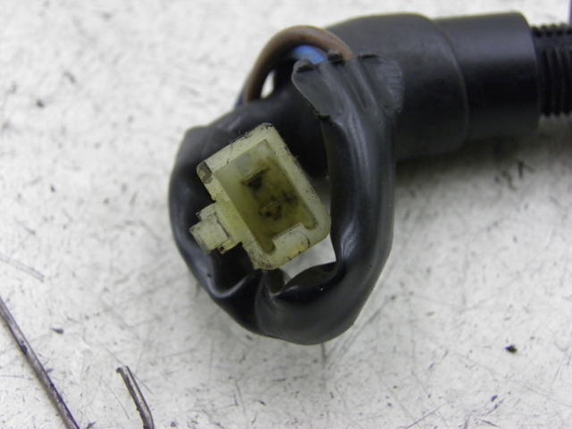 photo de CONTACTEUR FEU STOP ARRIERE KAWASAKI ZZR 600 (1995 - 2004)