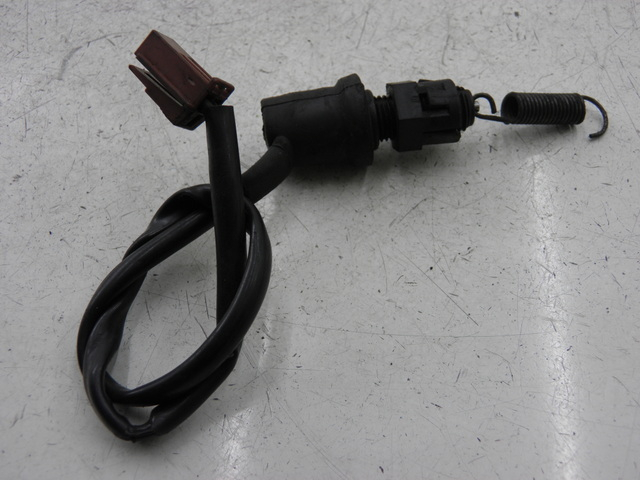 photo de CONTACTEUR FEU STOP ARRIERE YAMAHA FZ6 N FAZER 600 (2004 - 2006)