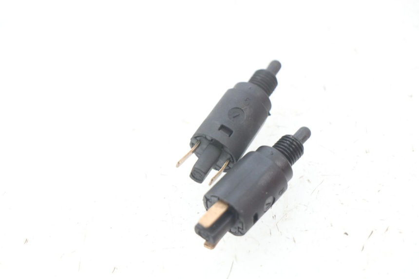 photo de CONTACTEUR FEU STOP PIAGGIO BEVERLY 125 (1998 - 2005)