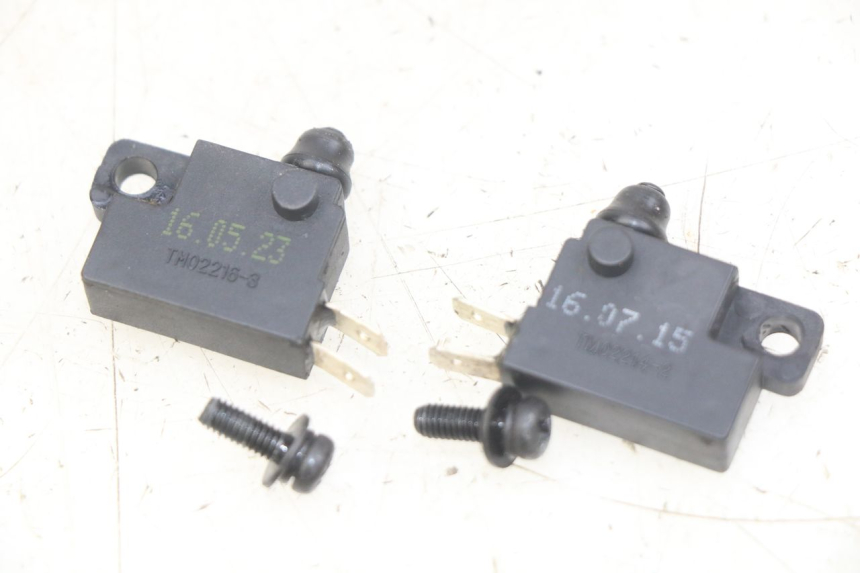 photo de CONTACTEUR FEU STOP KYMCO DOWNTOWN ABS 125 (2015 - 2017) - Vue principale